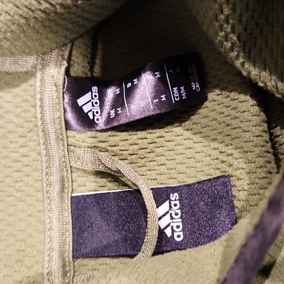 EUC Adidas Climawarm Men's sz M Sweatshirt w/hoodie 2 front pockets - Picture 4 of 7